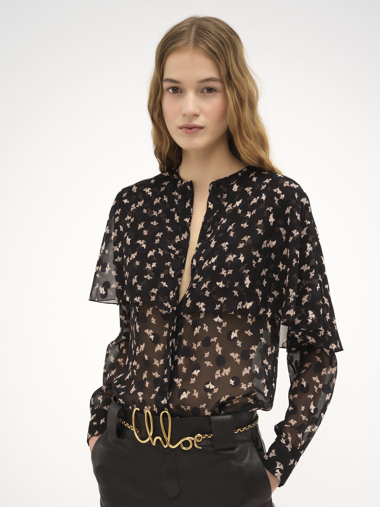 Cape blouse in silk satin jacquard Ginkgo Homage print on dots silk satin jacquard
Black Product detail