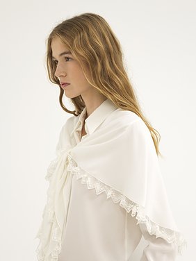 Knotted heritage cape blouse in silk Organic crêpe de chine
Iconic Milk 