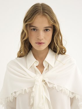 Knotted heritage cape blouse in silk Organic crêpe de chine
Iconic Milk 