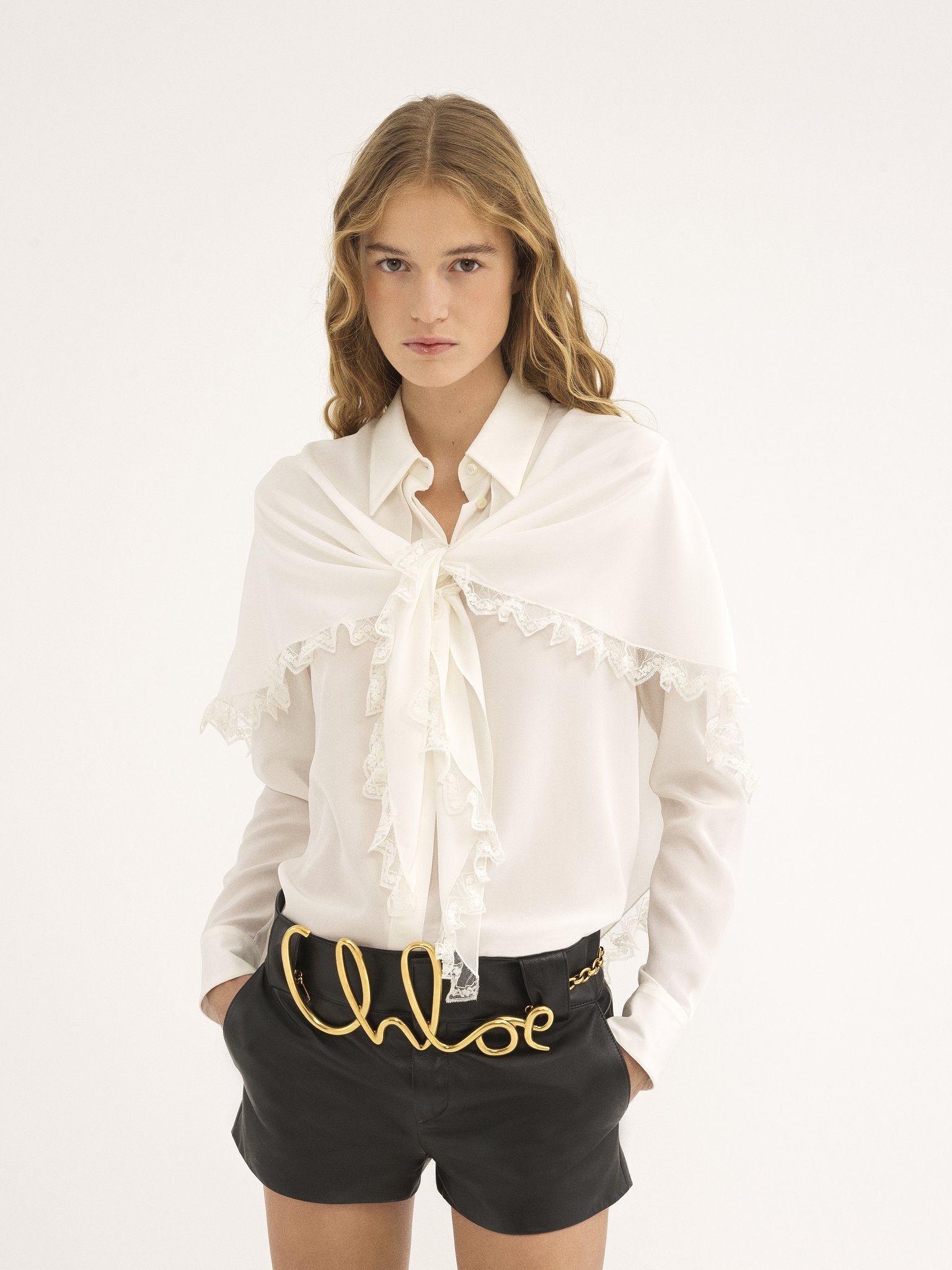 Knotted heritage cape blouse in silk Organic crêpe de chine
Iconic Milk Product detail