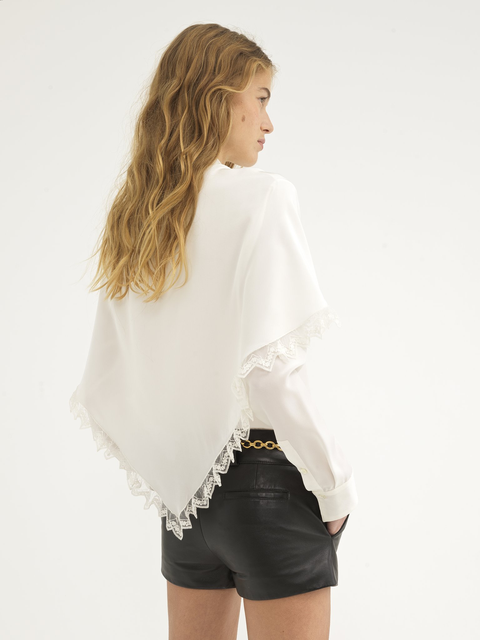 Knotted heritage cape blouse in silk Organic crêpe de chine
Iconic Milk 