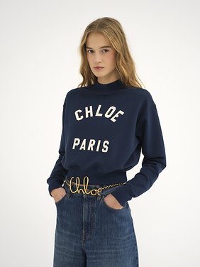 Mock-neck logo sweater in cotton fleece "Chloé Paris" cotton fleece
Classic Navy Product detail