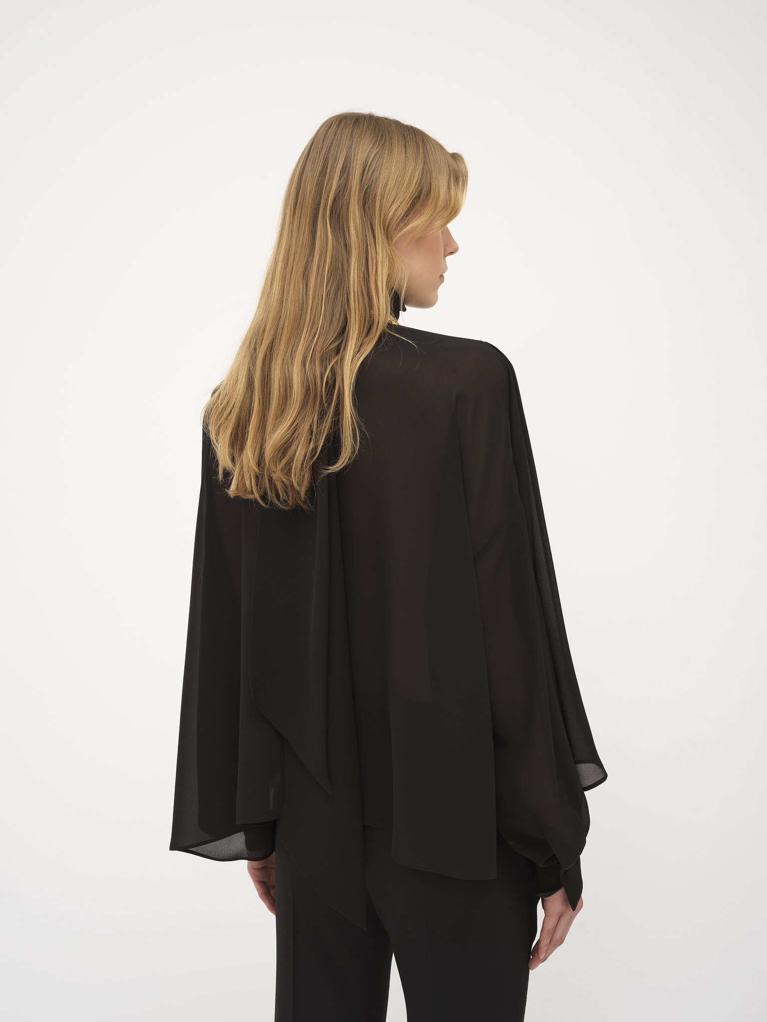 Gathered lavallière blouse in silk georgette plumetis Silk georgette plumetis
Black Top view of the product