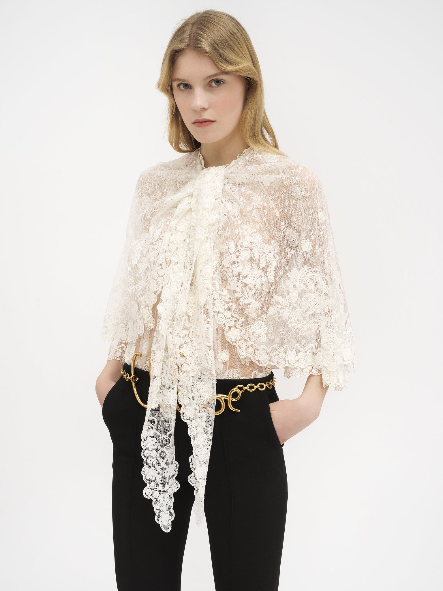 Front-tie cape top in floral lace Floral lace embroidery
Iconic Milk Product detail