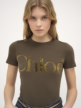 Fitted T-shirt in cotton jersey Matte velvet signature cotton jersey
Cedar Green Front view of the product being worn