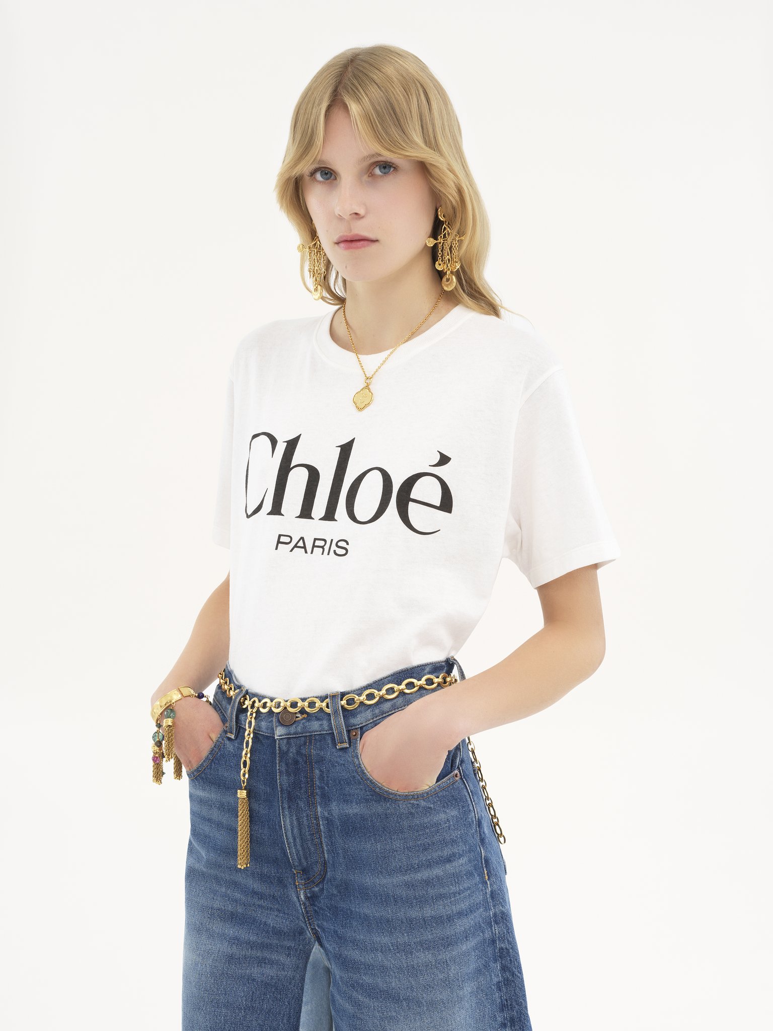 Oversized logo T-shirt in cotton jersey Light washed cotton logo jersey
White Product detail