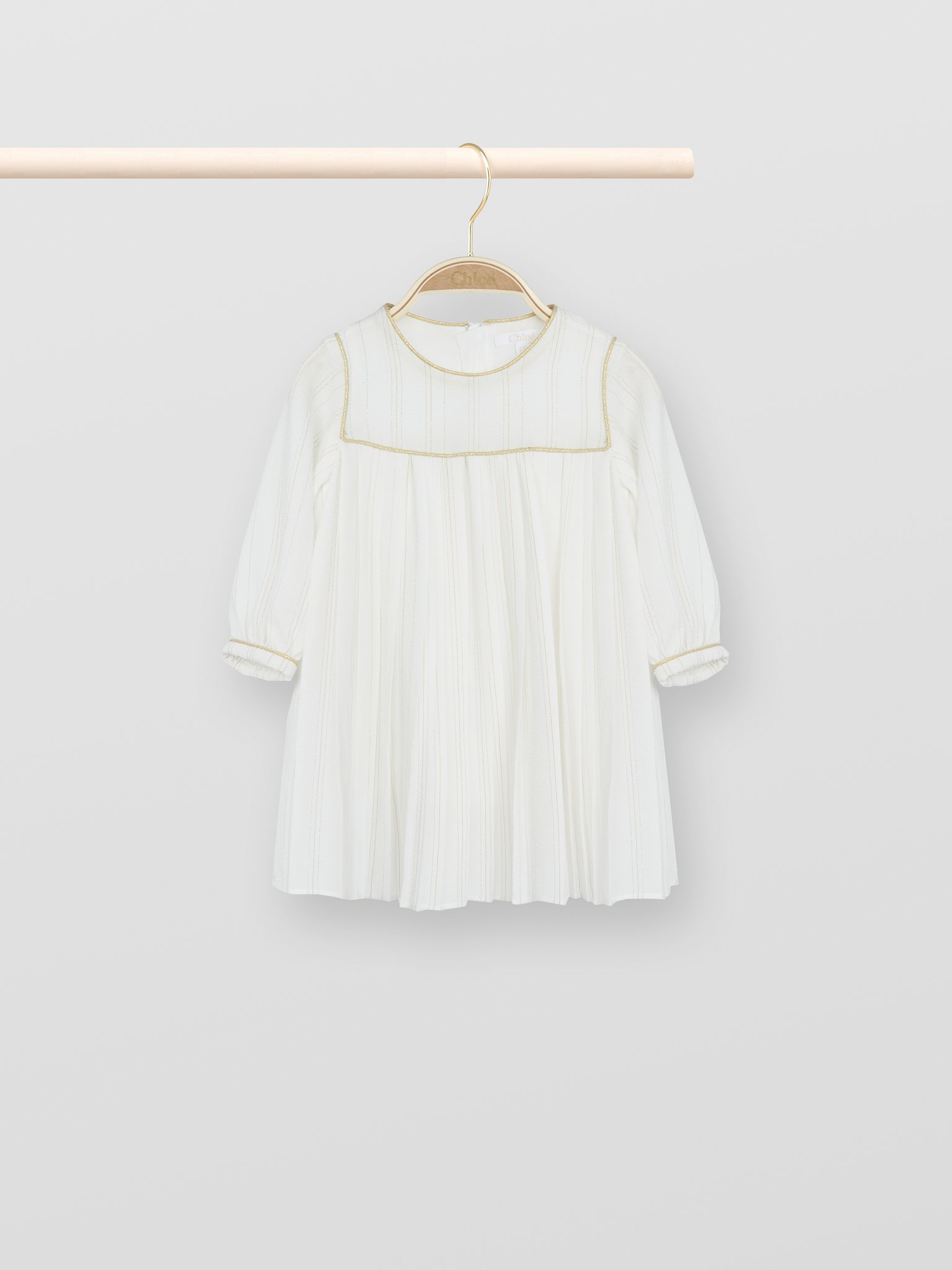 Pleated dress Crêpe
Gold