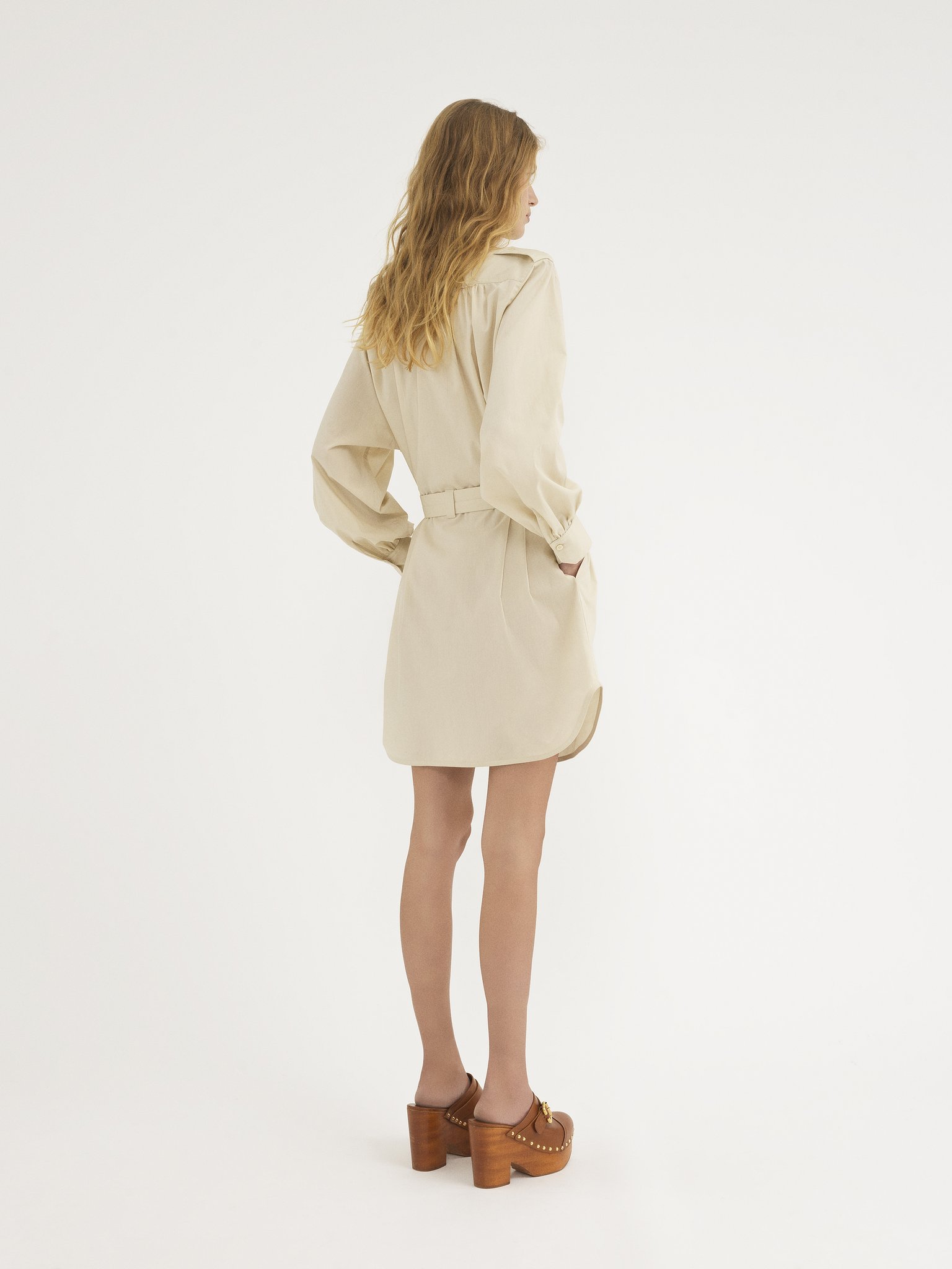 Utilitarian shirt dress in light cotton poplin Organic light cotton poplin
Secret Brown Top view of the product