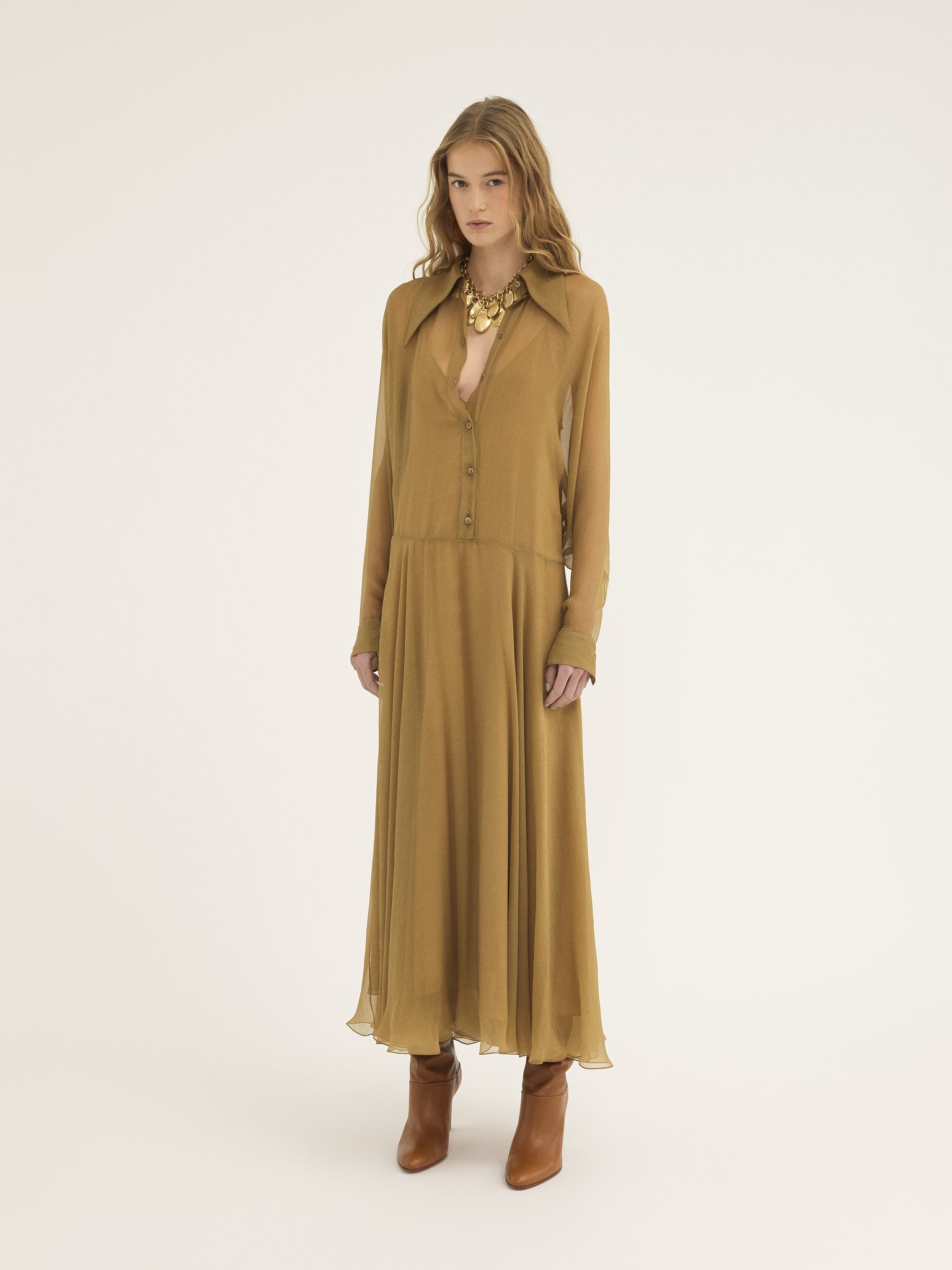 Fluid long shirt dress in silk mousseline Organic silk mousseline
Foamy Green Product detail