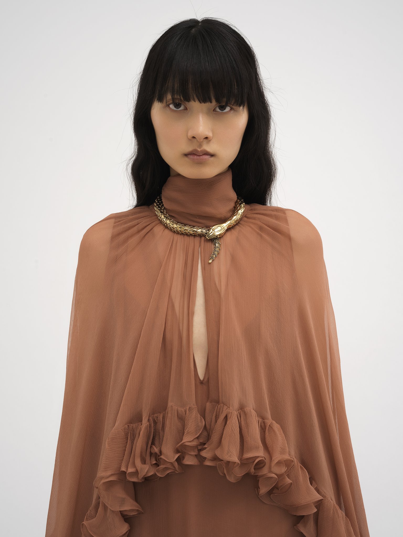 Mock-neck ruffle dress in silk mousseline Organic silk mousseline
Nougat 