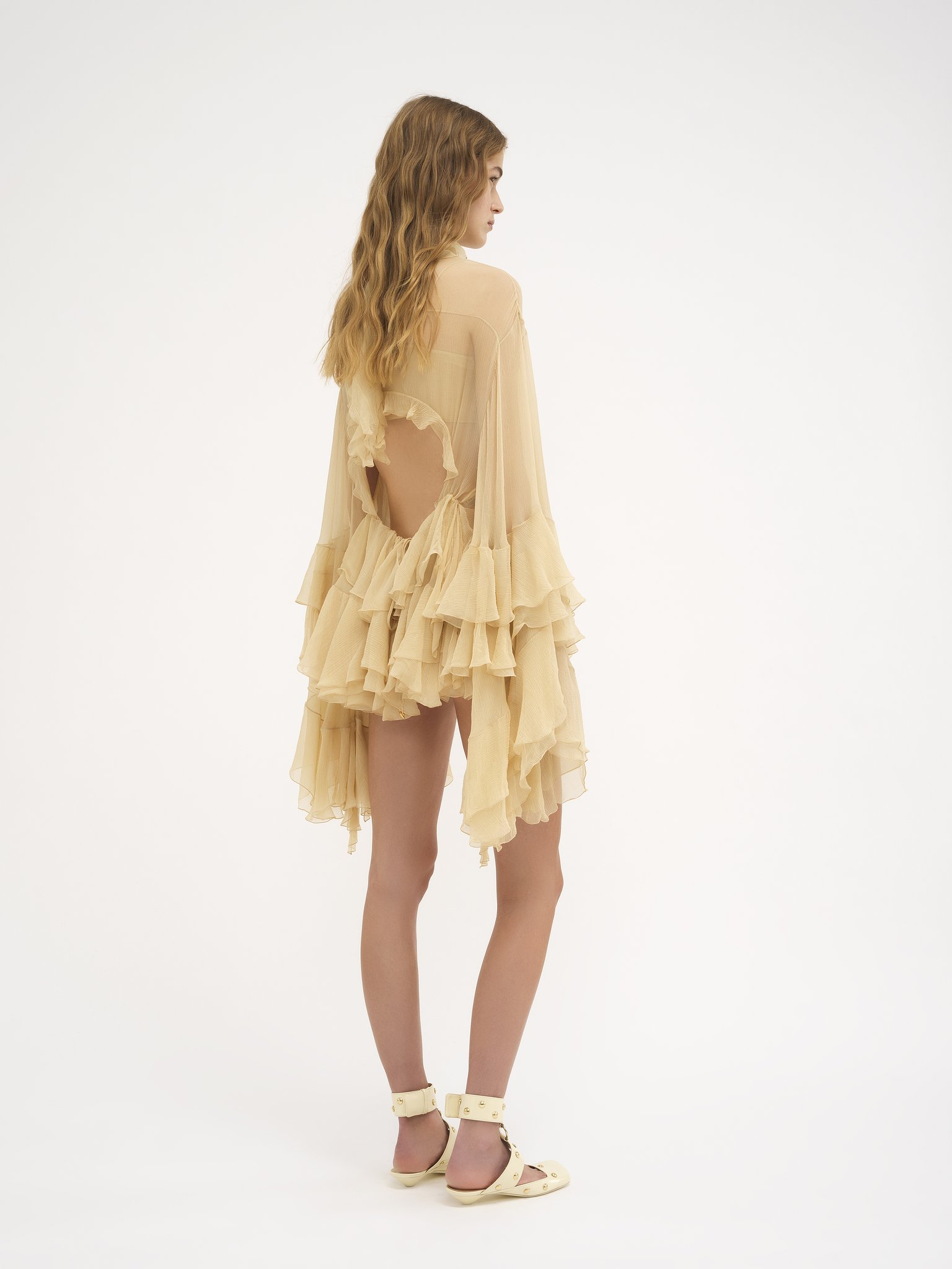 Ruffled mini dress in silk mousseline Organic silk mousseline
Macadamia Brown Top view of the product