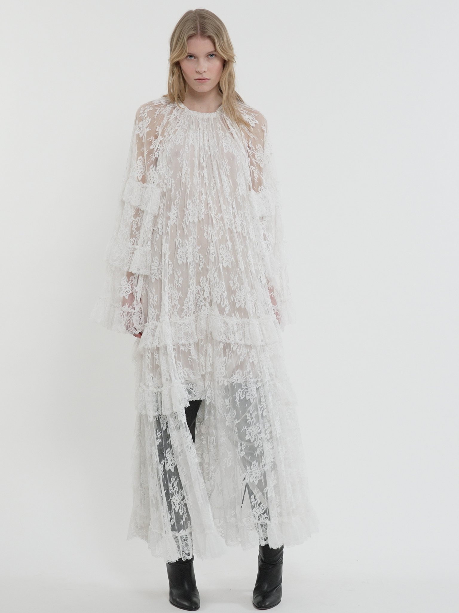 Long ruffle dress in silk lace Floral lace embroidery on silk
Iconic Milk [*** acc_altImage_shotV ***]