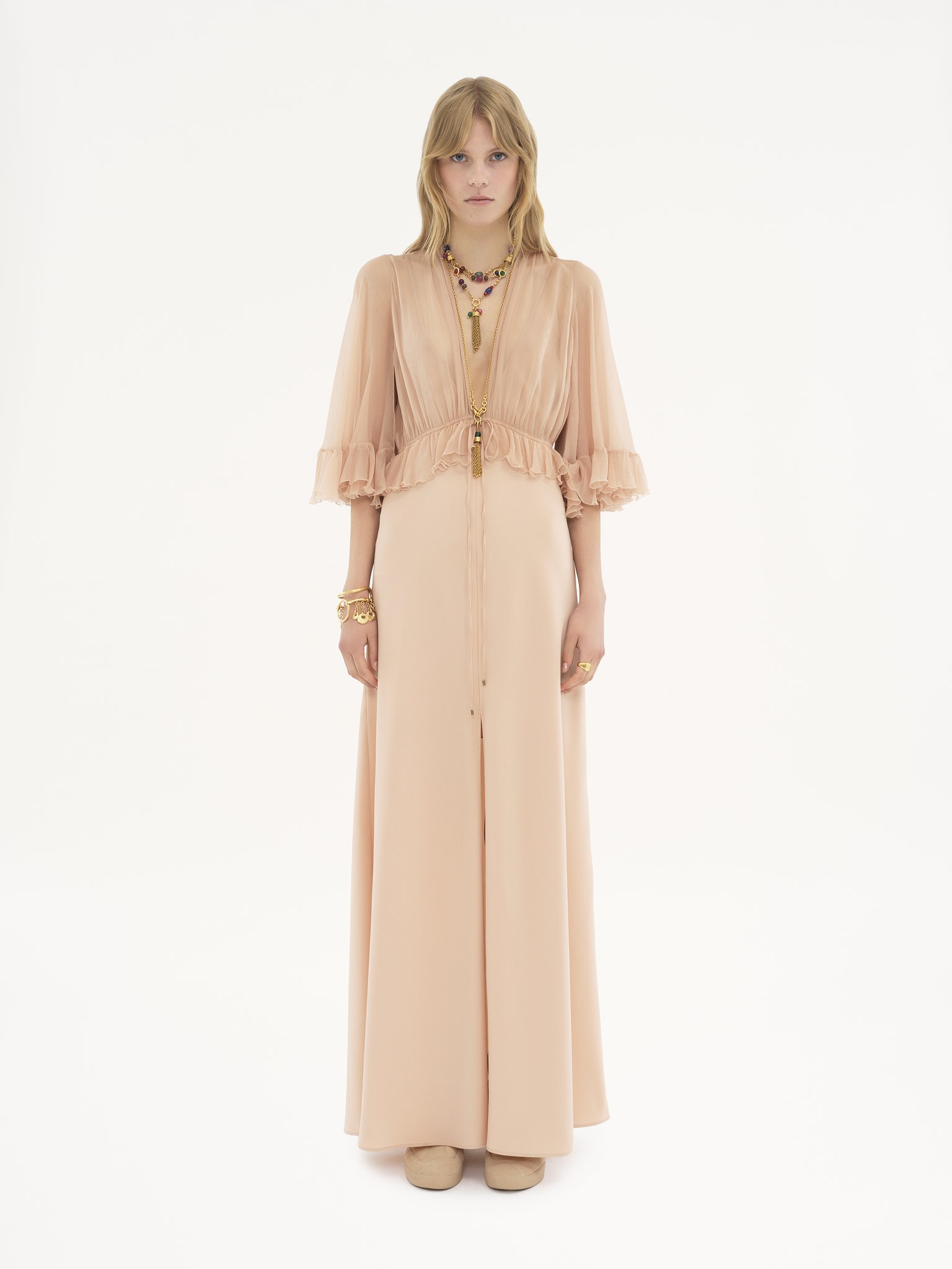 V-neck long dress in crêpe satin Washed crêpe satin
Clay Pink Product detail