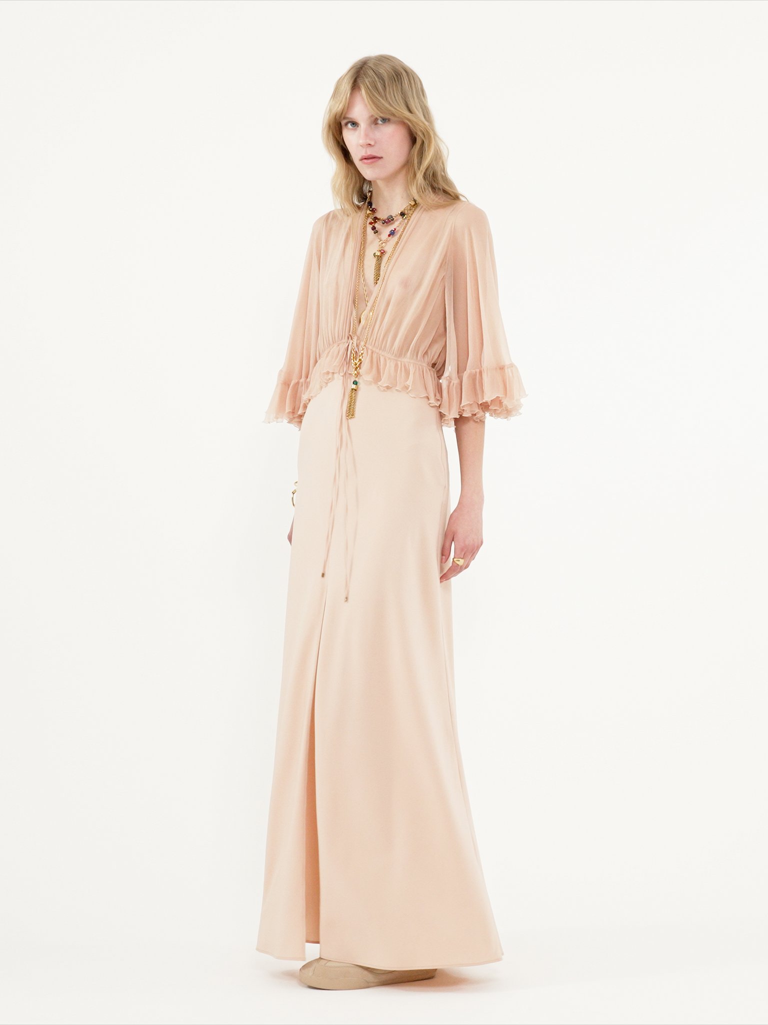 V-neck long dress in crêpe satin Washed crêpe satin
Clay Pink [*** acc_altImage_shotV ***]