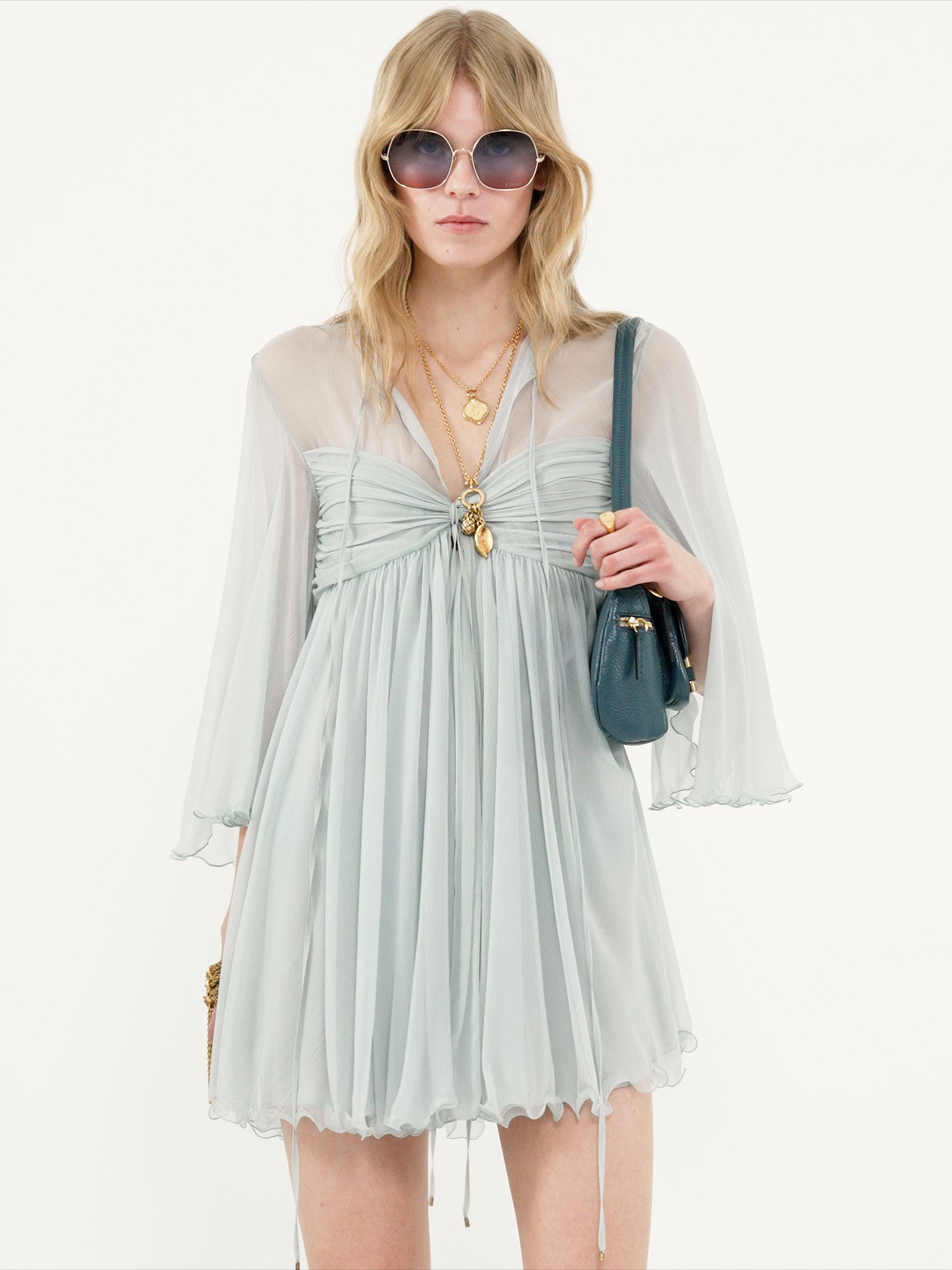 Pleated mini dress in silk mousseline Organic silk mousseline
Airy Grey [*** acc_altImage_shotV ***]