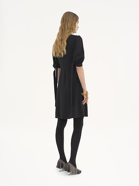 A-line dress in crêpe Soft viscose-mix crêpe
Black Top view of the product