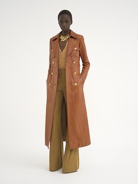 Utilitarian trench coat in soft leather Glossy leather
Caramelo Product detail