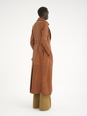 Utilitarian trench coat in soft leather Glossy leather
Caramelo Top view of the product