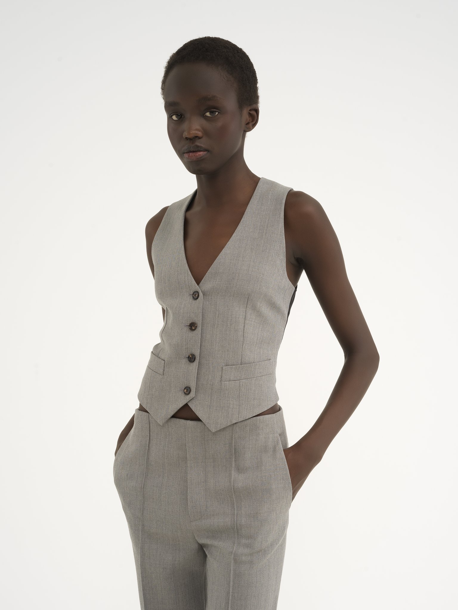 Tailored waistcoat in wool grain de poudre Chiné wool grain de poudre
Swan Grey Product detail