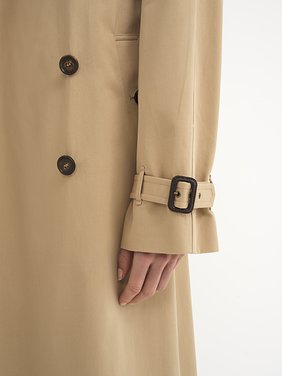 Classic trench coat in cotton gabardine with cape Organic soft cotton gabardine
Worn Brown Front view of the product being worn