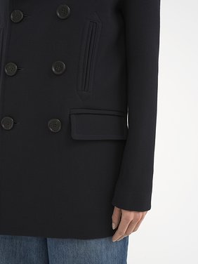 Pea coat in double wool crêpe Lower-impact double wool crêpe
Anthracite Blue 