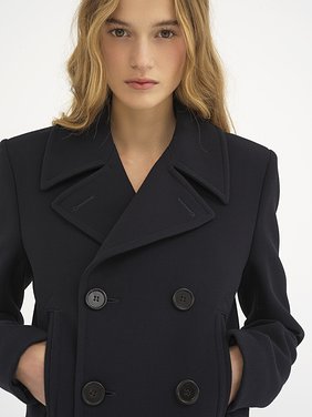 Pea coat in double wool crêpe Lower-impact double wool crêpe
Anthracite Blue 