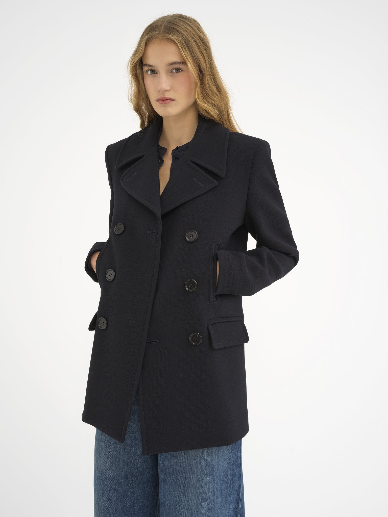 Pea coat in double wool crêpe Lower-impact double wool crêpe
Anthracite Blue Product detail