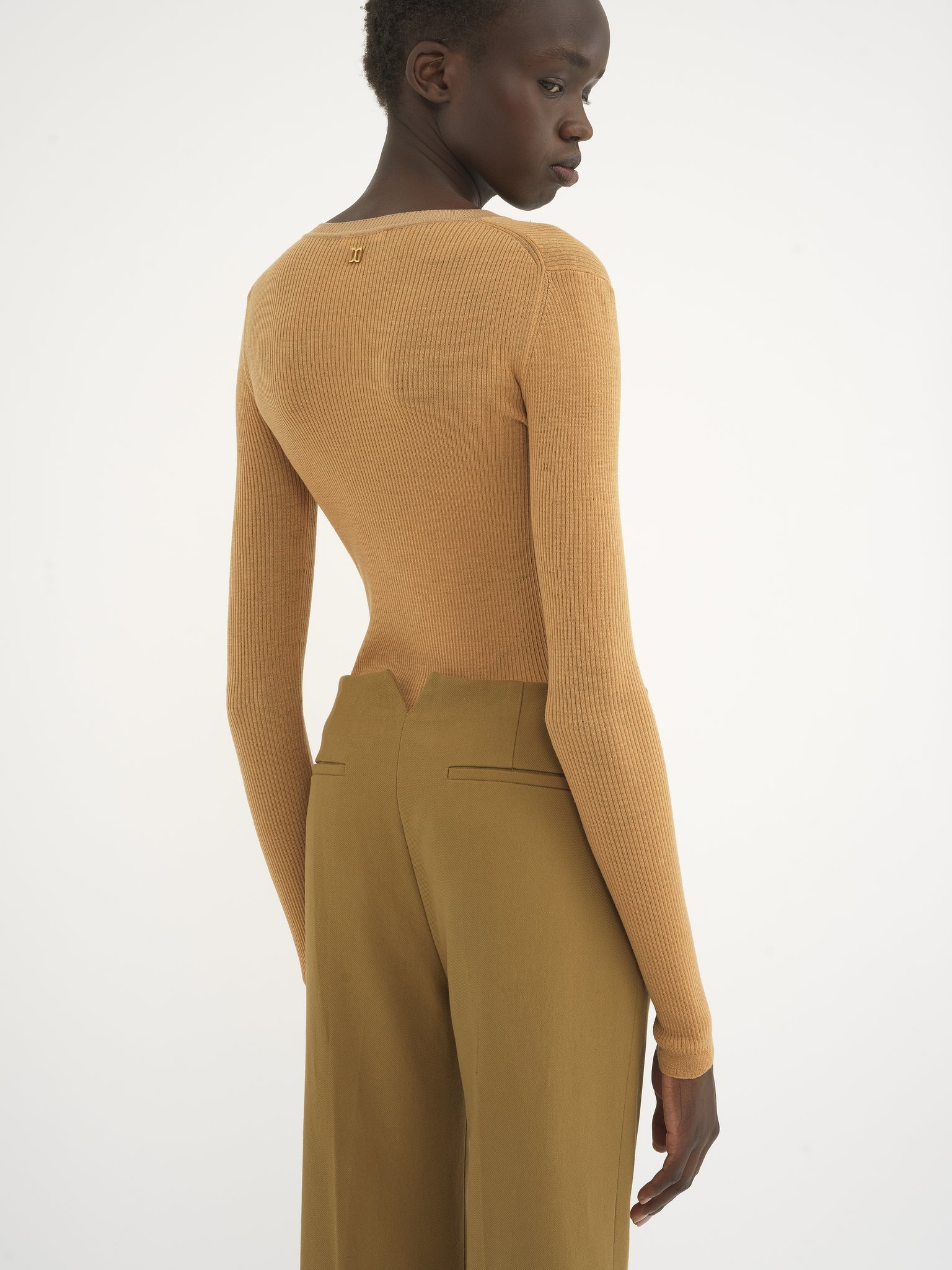 Knitted Henley shirt in fine merino wool  Lower-impact superfine wool rib knit
Tan Apricot 