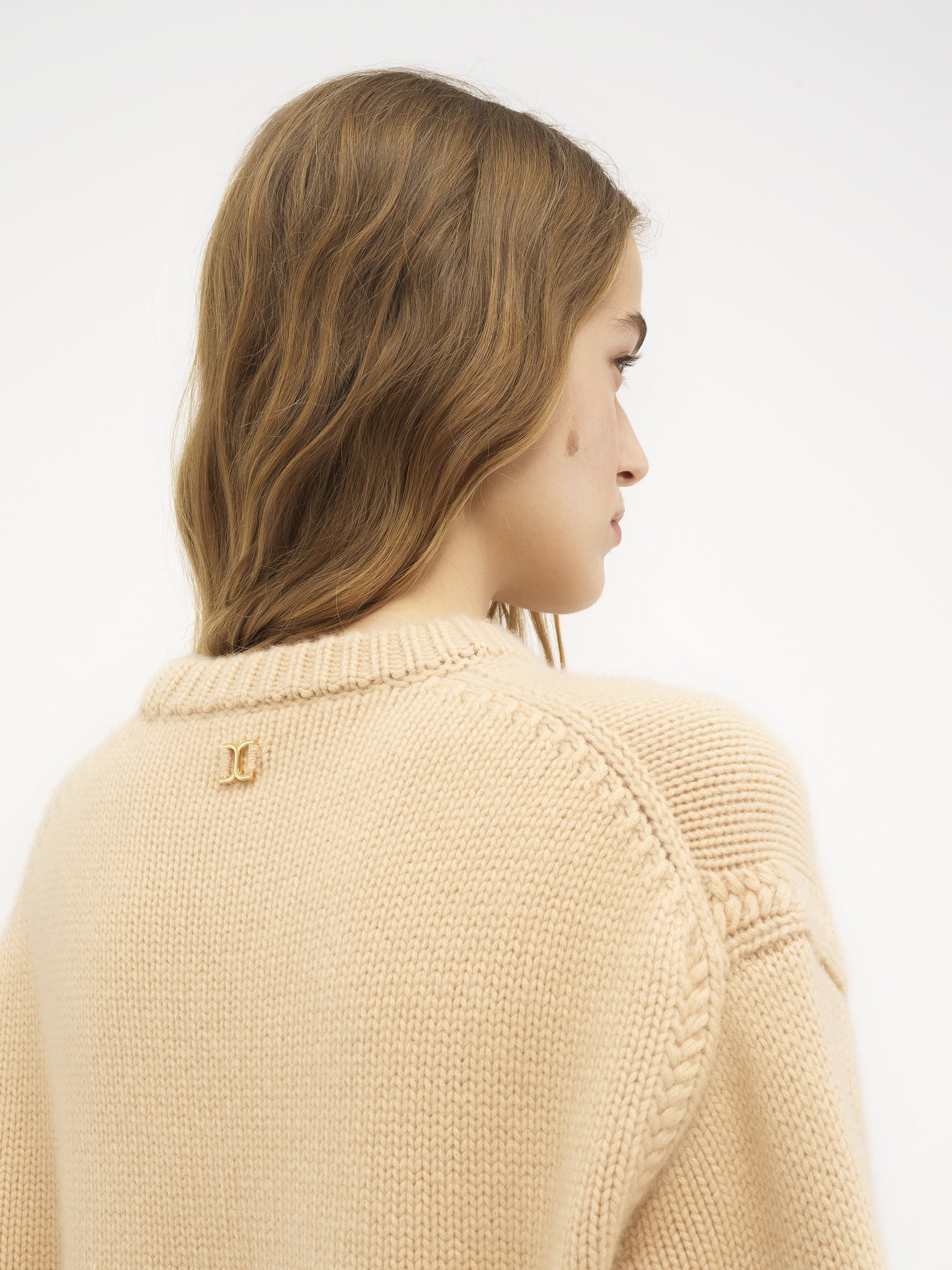 Oversized knitted sweater in cashmere & cotton Cashmere & cotton knit
Ultimate Nude Front view of the product being worn