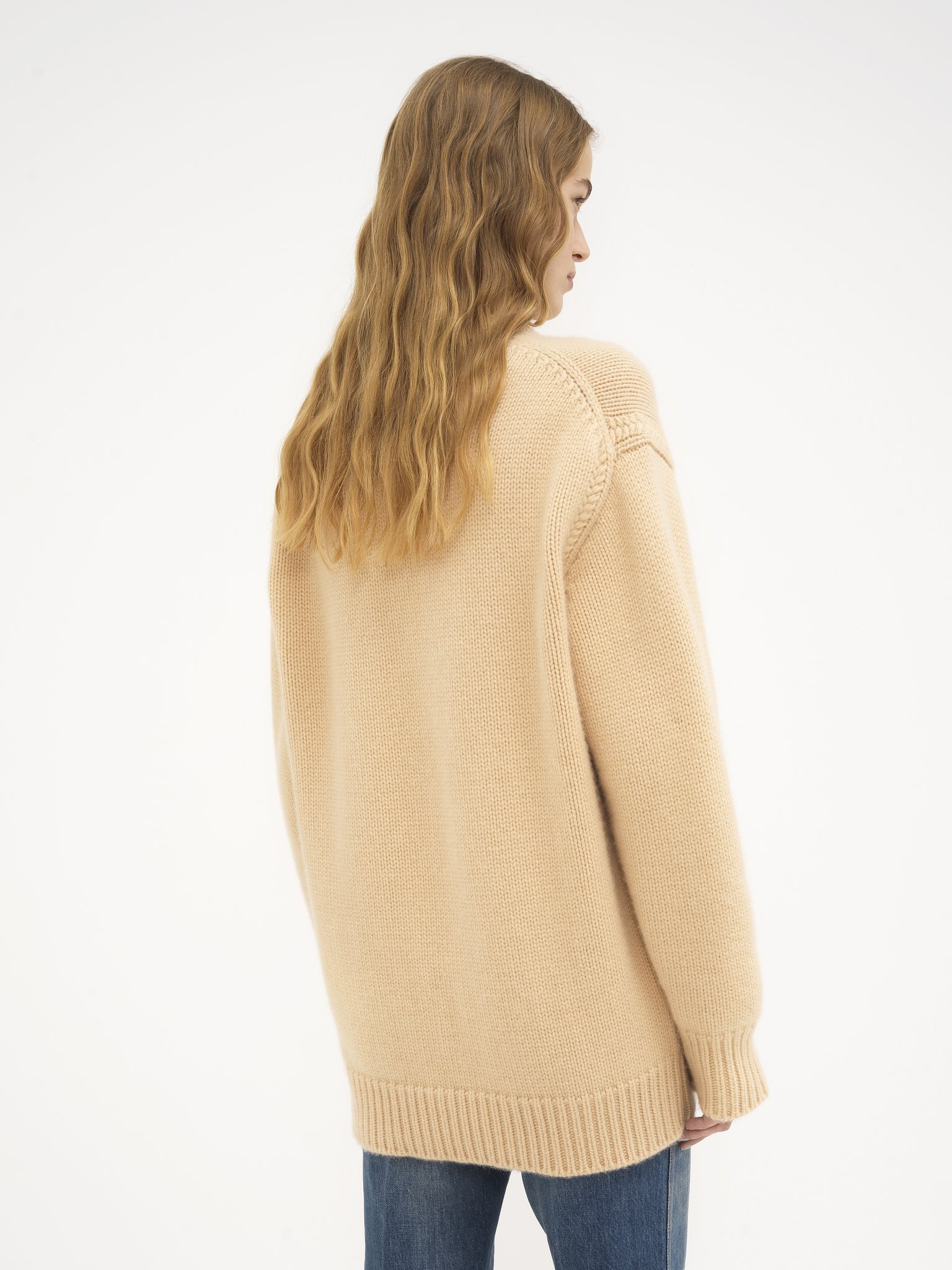 Oversized knitted sweater in cashmere & cotton Cashmere & cotton knit
Ultimate Nude Top view of the product