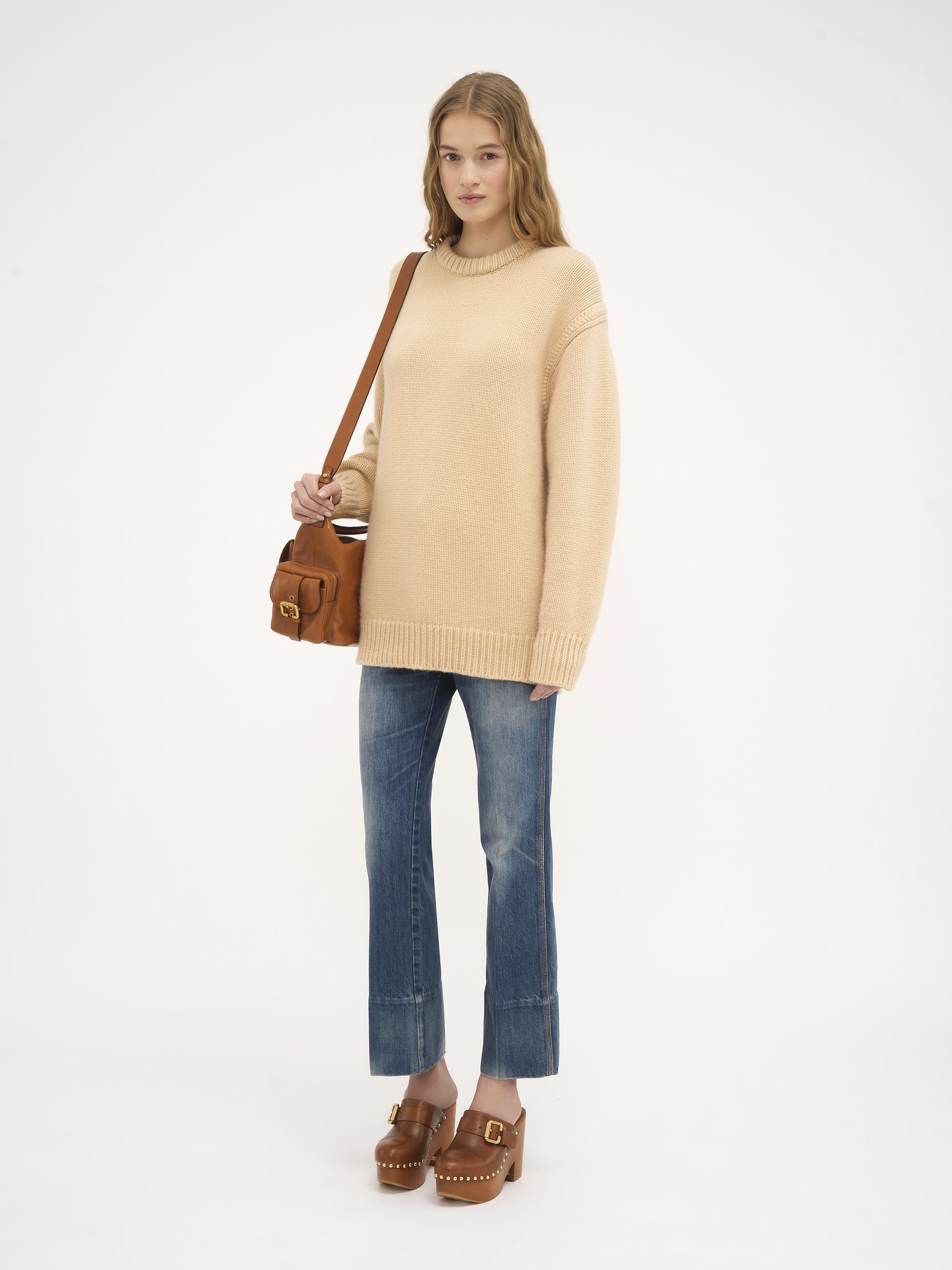 Oversized knitted sweater in cashmere & cotton Cashmere & cotton knit
Ultimate Nude Back view of the product