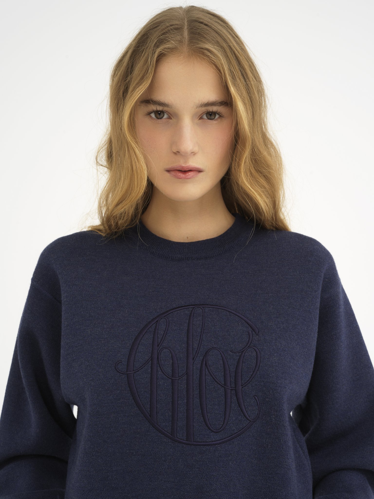 Knitted logo sweater in wool Lower-impact signature knit
Classic Navy Front view of the product being worn