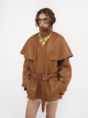 Short cape trench coat in soft glossy leather Soft glossy leather
Ochre Delight Product detail