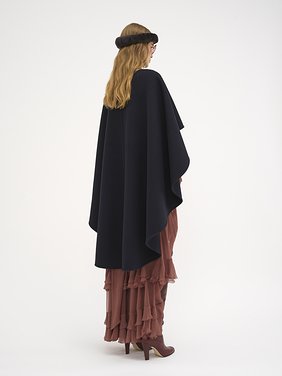 High-low cape in double-face wool Lower-impact double-face wool
Midnight Top view of the product