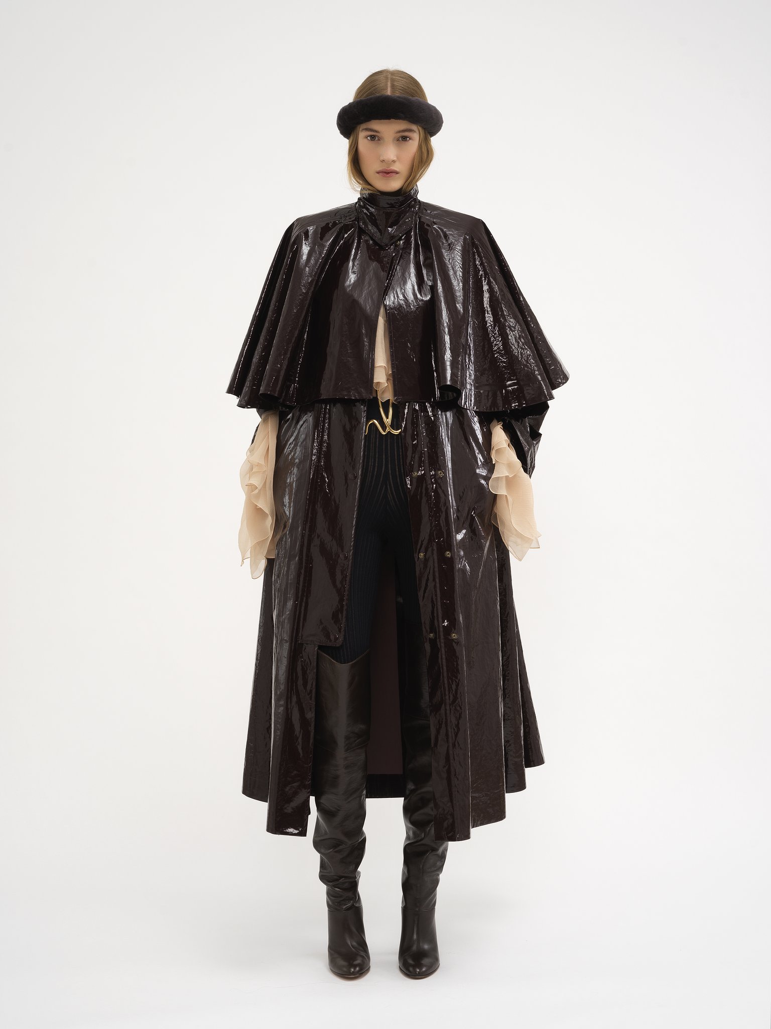 Oversized long parka in shiny cotton with cape Lacquered shiny cotton
Obscure Brown Back view of the product