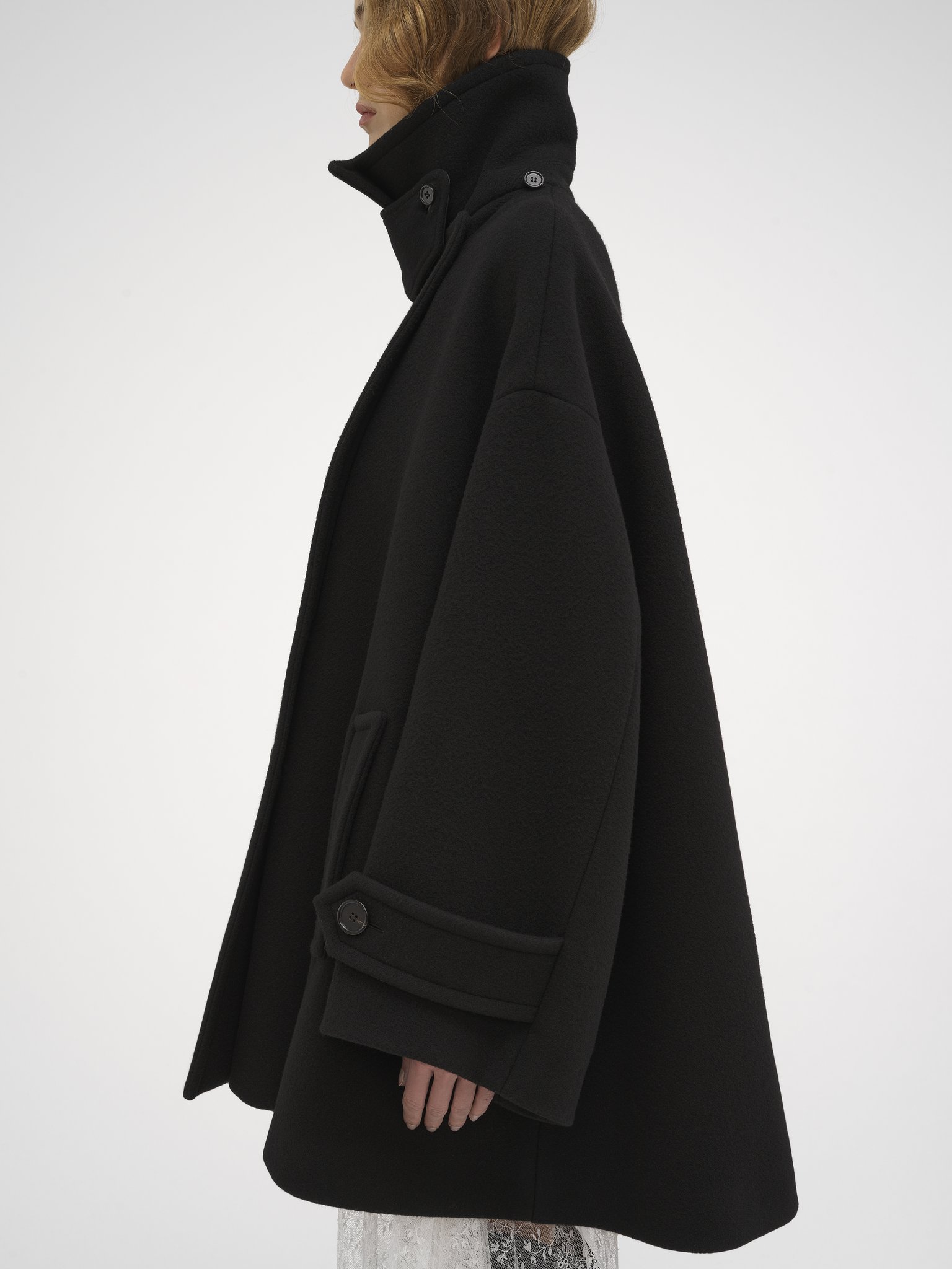 Oversized coat in wool Iconic soft wool
Black Front view of the product being worn