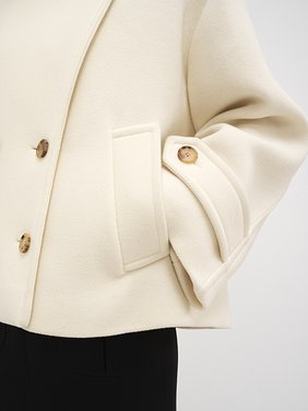 Oversized short coat in wool Iconic soft wool
Eden White Front view of the product being worn