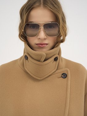 Oversized short coat in wool Iconic soft wool
Worn Brown Front view of the product being worn