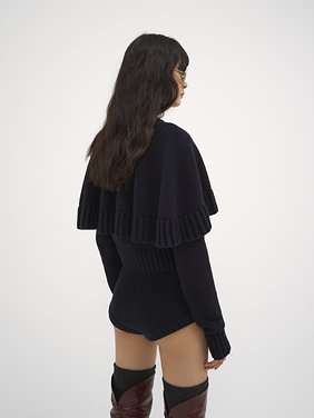 Cape cardigan in wool & cashmere Lower-impact wool & cashmere knit
Classic Navy Top view of the product