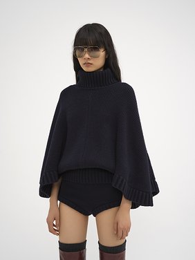 Short turtleneck cape Lower-impact wool & cashmere knit
Classic Navy Product detail