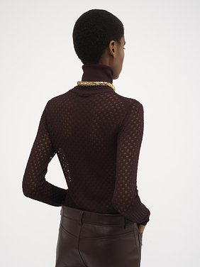 Fitted turtleneck sweater in lace knit Viscose lace knit
Burgundy 