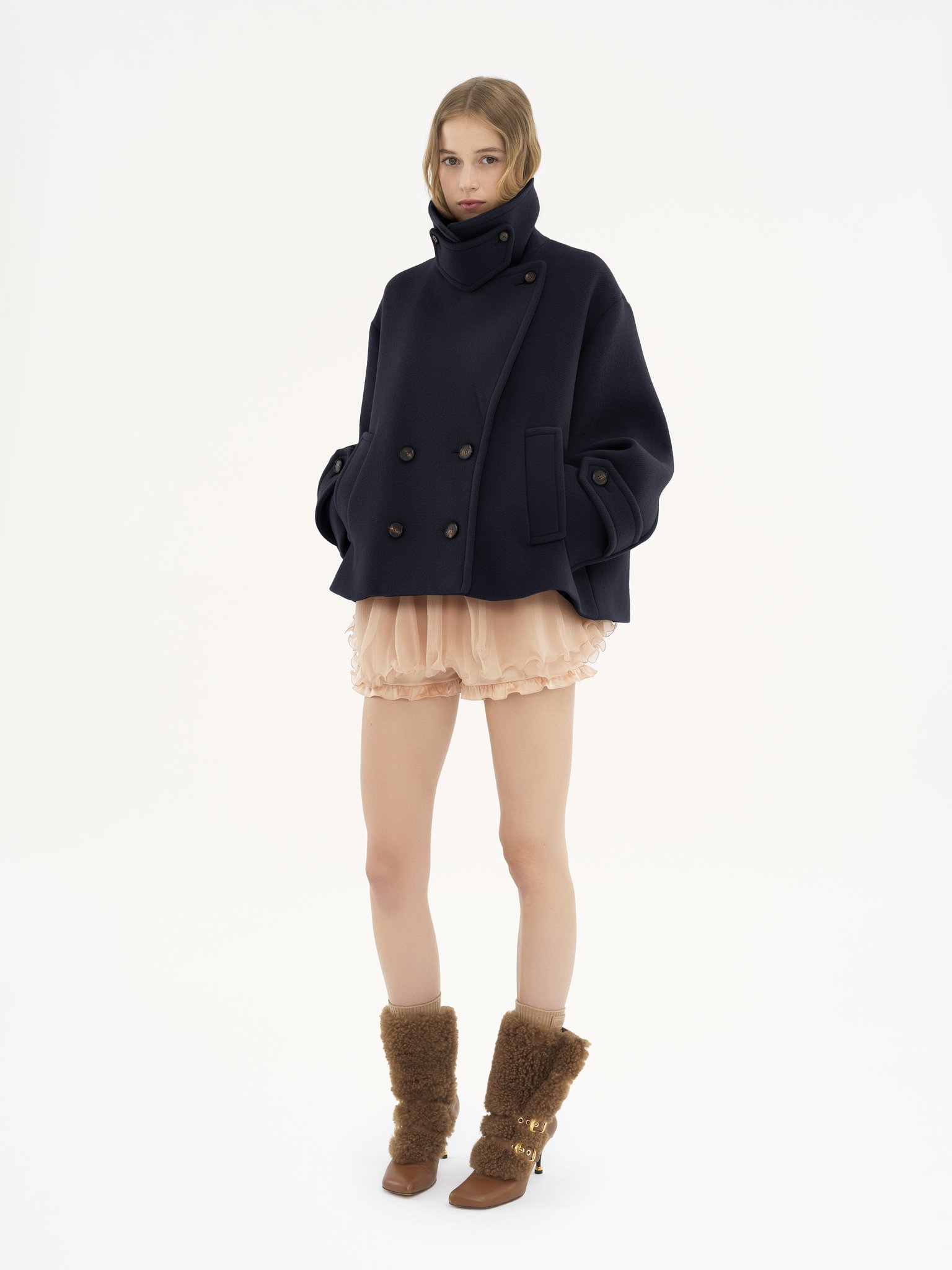 Oversized short coat in wool Iconic soft wool
Iconic Navy Back view of the product