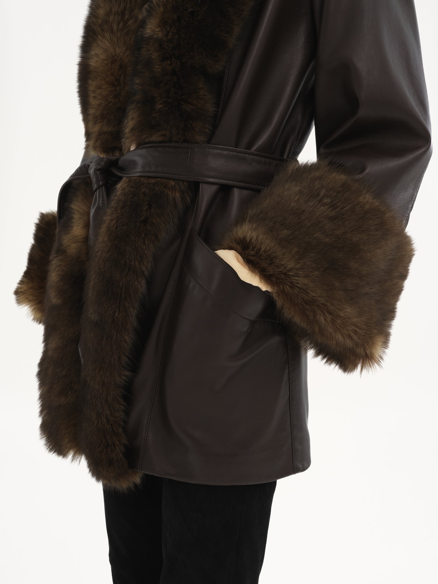 Belted oversized coat in leather Plongé nappa leather
Faraway Brown Front view of the product being worn