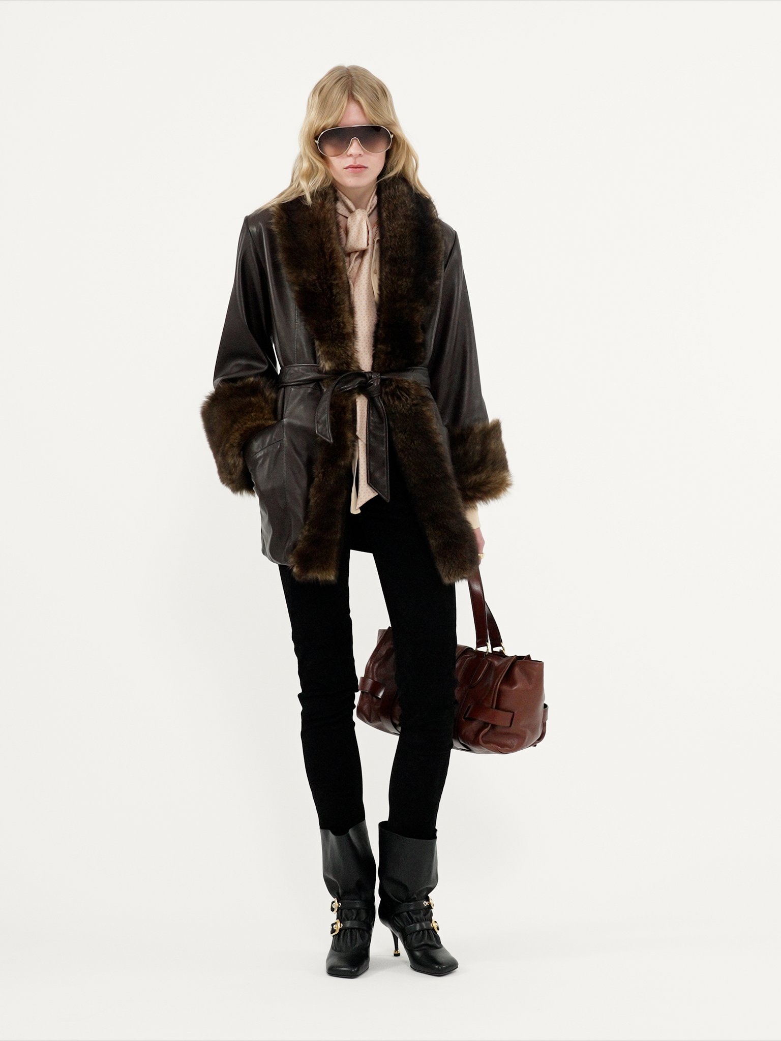 Belted oversized coat in leather Plongé nappa leather
Faraway Brown [*** acc_altImage_shotV ***]