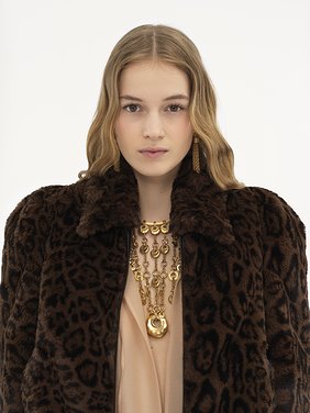 Cropped bomber jacket in faux fur Recycled leopard faux fur
Off Brown 