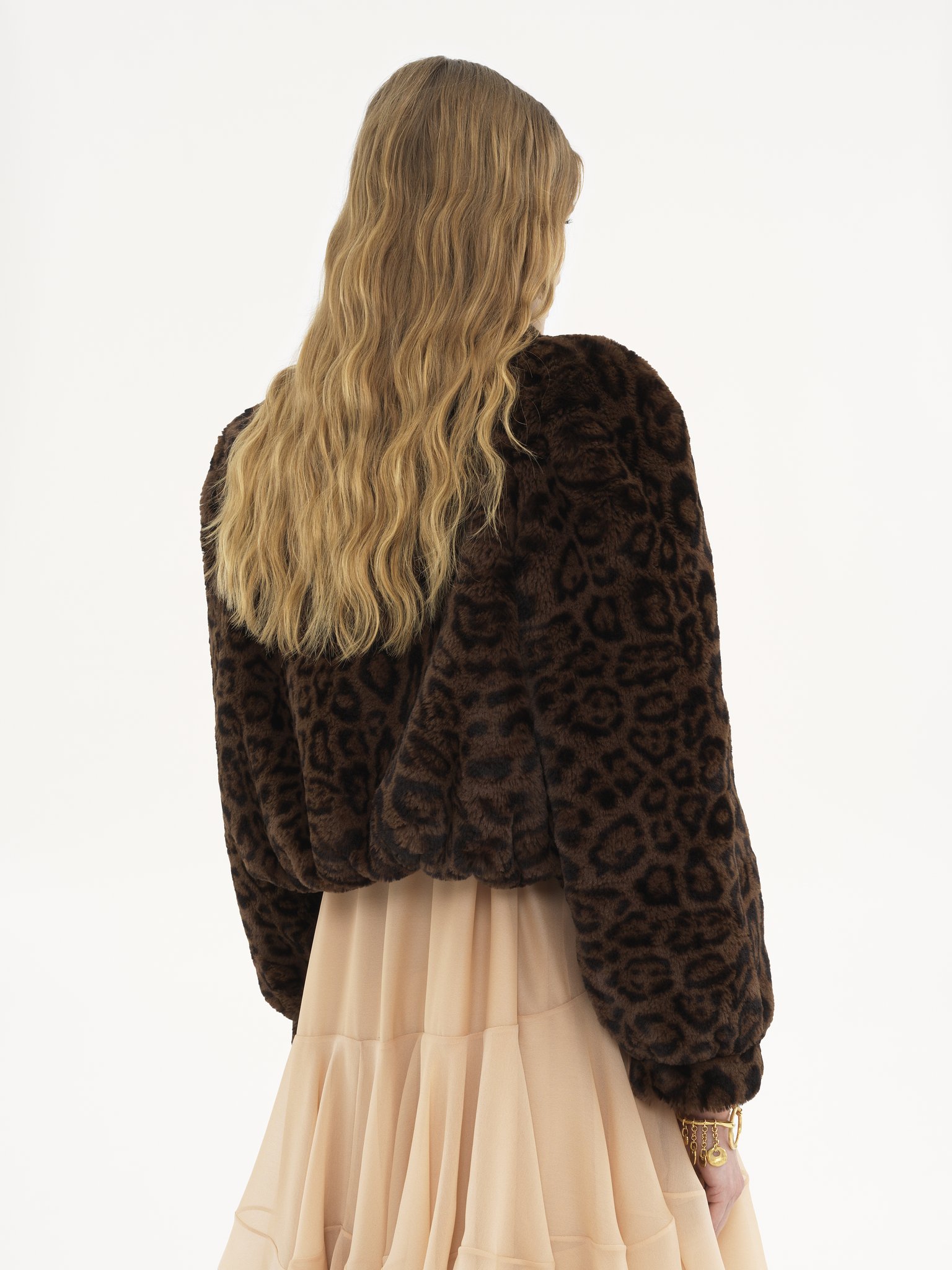 Cropped bomber jacket in faux fur Recycled leopard faux fur
Off Brown 