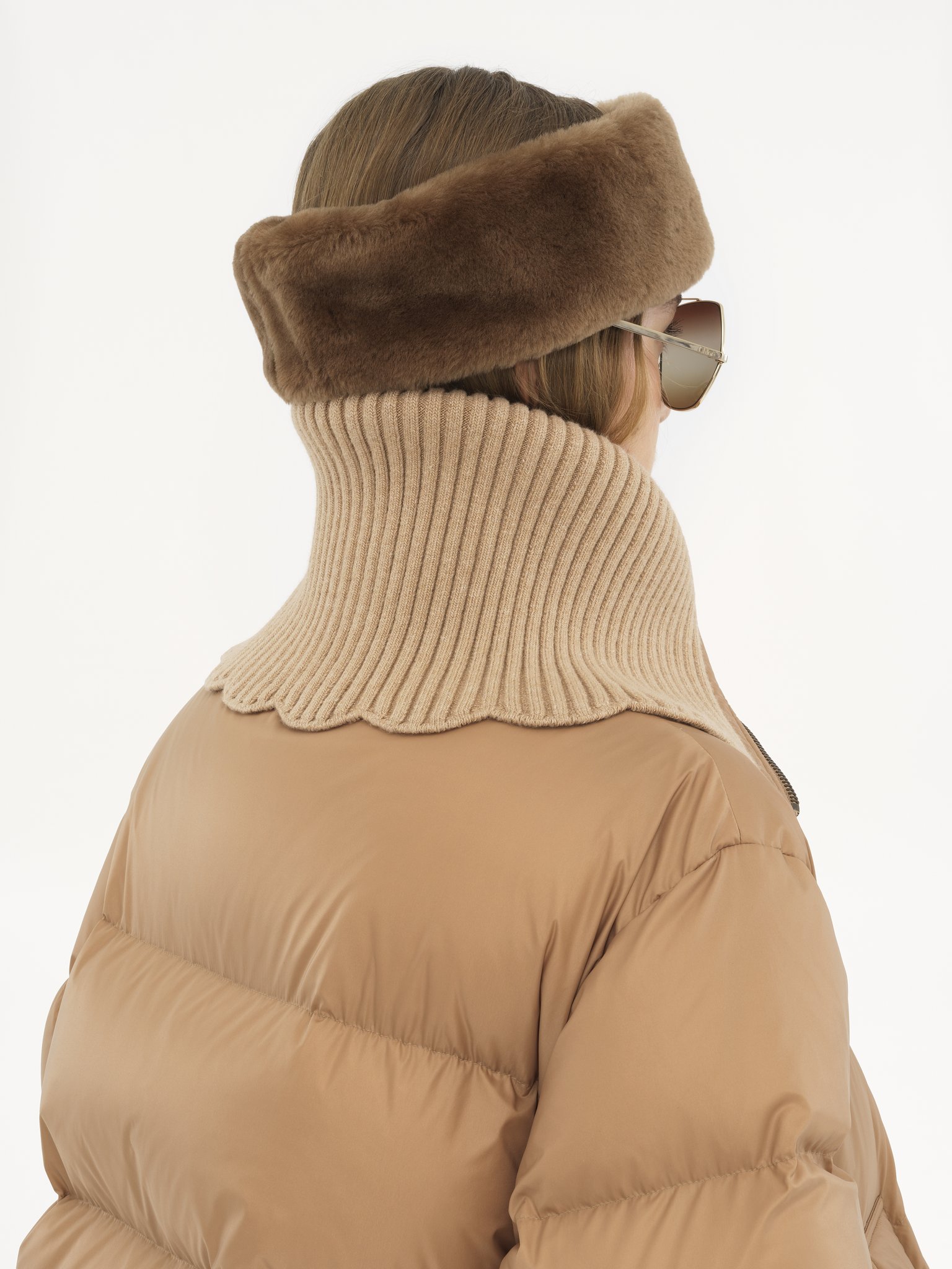 High-neck puffer jacket in shiny nylon Shiny recycled nylon
Pearl Beige Front view of the product being worn