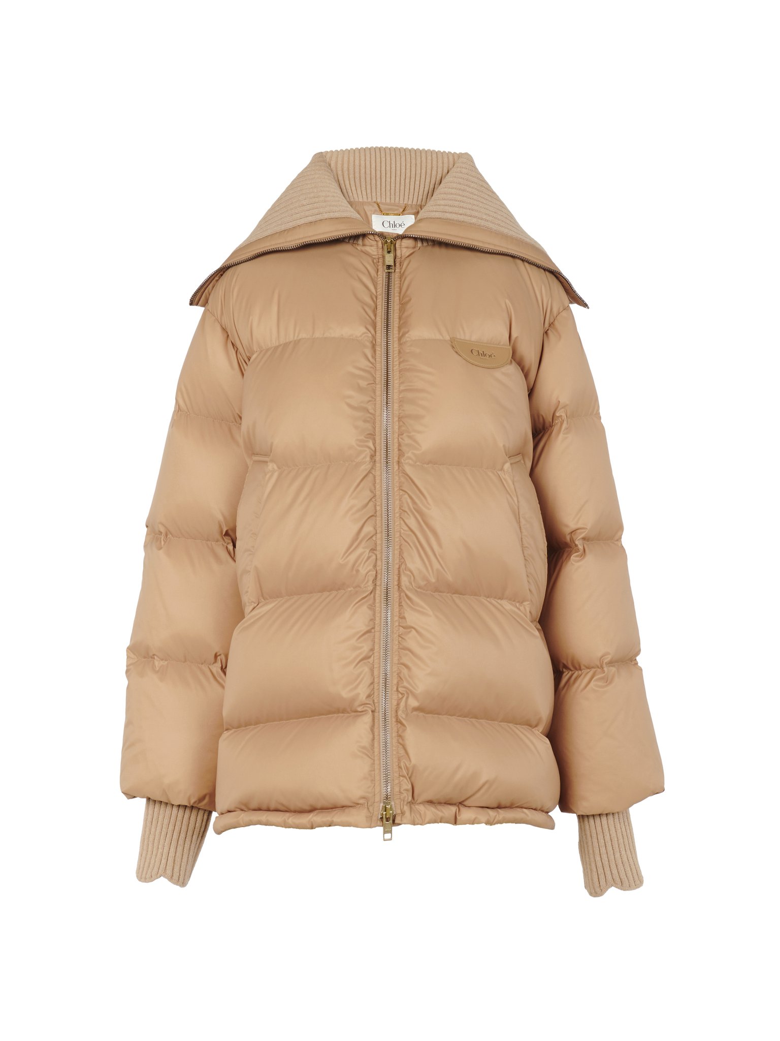 High-neck puffer jacket in shiny nylon Shiny recycled nylon
Pearl Beige 