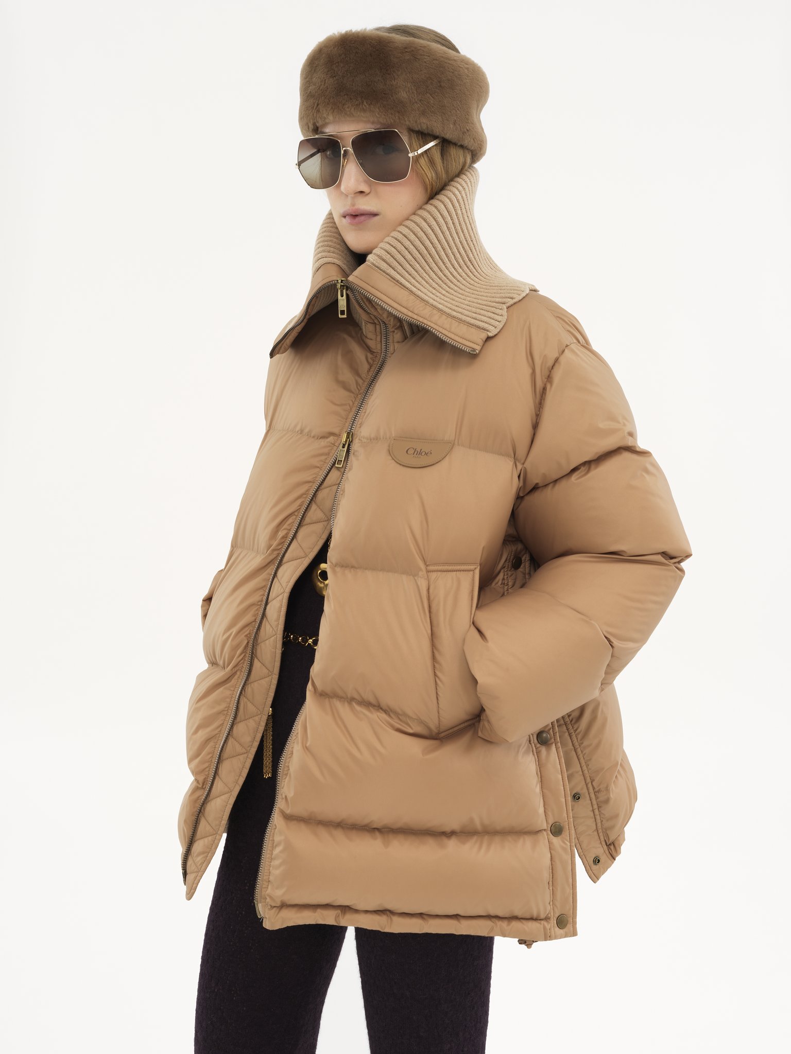 High-neck puffer jacket in shiny nylon Shiny recycled nylon
Pearl Beige Product detail