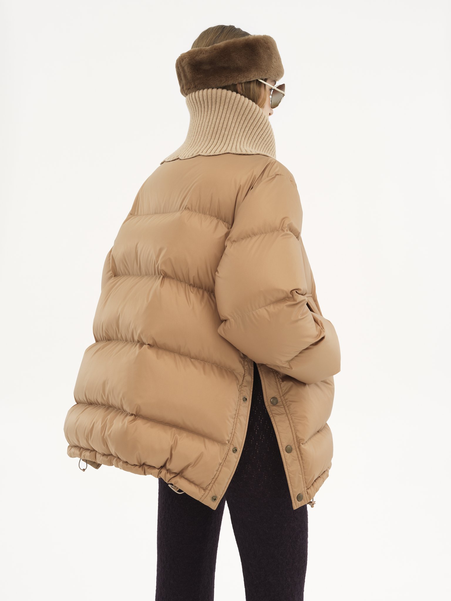 High-neck puffer jacket in shiny nylon Shiny recycled nylon
Pearl Beige Top view of the product